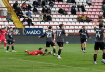 RUDARI, NAKON KORNERA, PALI U MOSTARU