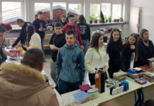 U ELEKTROTEHNIČKOJ ŠKOLI PRIJEDOR PRVI PUT ODRŽAN HUMANITARNI BAZAR (FOTO)