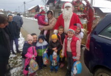 DEDA MRAZ STIŽE SA PAKETIĆIMA: PRAZNIČNA ČAROLIJA NA ULICAMA PRIJEDORA MOŽE DA POČNE