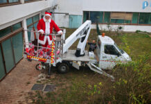 SKY KONČAR S DJEDA MRAZOM DONIO RADOST MALIM PACIJENTIMA PRIJEDORSKE BOLNICE (FOTO I VIDEO)