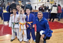 DŽUDISTI PRIJEDORA ZABLISTALI U VITEZU: NAJMLAĐI OSVOJILI DVIJE ZLATNE, DVIJE BRONZANE I PEHAR ZA NAJUSPJEŠNIJU EKIPU