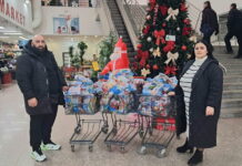 UDRUŽENJE ROMA „BOLJI DANI“ PODIJELILI PREKO 100 NOVOGODIŠNJIH PAKETIĆA