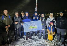 NOĆNI USPON NA KOZARAČKI KAMEN U ZNAK SJEĆANJA NA PREMINULE PLANINARE (FOTO)
