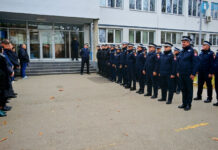 PRIJEDORSKI POLICAJCI ODALI POČAST UBIJENOM RADENKU BAŠIĆU UOČI IZRICANJA PRESUDE