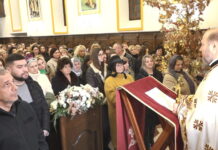 PORUKE MIRA I LJUBAVI SA BOŽIĆNE LITURGIJE U CRKVI SVETE TROJICE
