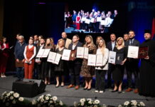 POVODOM DANA GRADA URUČENE NAGRADE I PLAKETE ZASLUŽNIM GRAĐANIMA I KOLEKTIVIMA (FOTO)