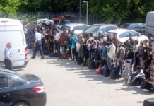 U KOMBIJU KRIUMČARIO 51. MIGRANTA