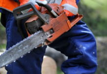 PRIJEDORČANIN MOTORNOM TESTEROM PRESJEKAO 20 STUBOVA OGRADE