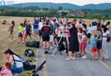 STOTINE SUGRAĐANA POSMATRALO DJELIMIČNO POMRAČENJE SUNCA (FOTO)