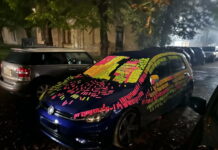 NOĆNA MISTERIJA U PRIJEDORU: Tri djevojke zalijepile stotine stikera na Golf, pa nestale bez traga
