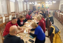 ŠARANJE VASKRŠNJIH JAJA: TRADICIJA KOJA SPAJA VJERU, RADOST I ZAJEDNIŠTVO (VIDEO)